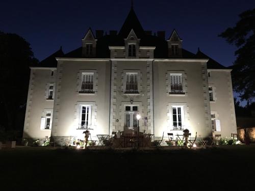 Le Petit Château des Cedres