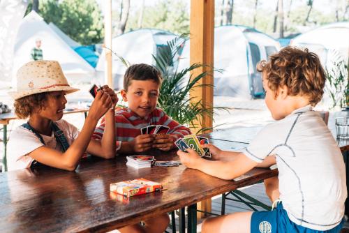 Ujusansa Family Surf Camp France