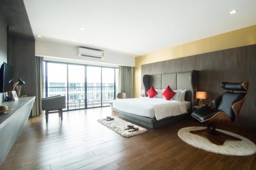 room detail thumbnail 1