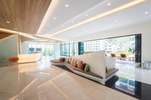 ロビー, ジェイ インスパイアード ホテル パタヤ (J Inspired Hotel Pattaya) in パタヤ北部