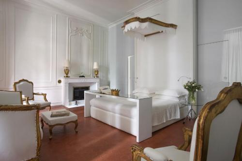 1 queen bed, 1 sofa bed