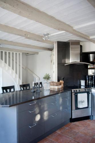 Kitchen, Mullbarsgardens Bed and Breakfast in Visby