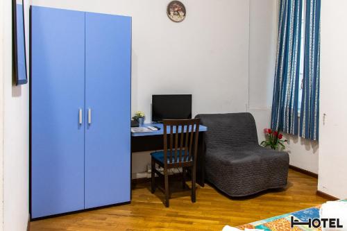 Double or Twin Room image 5