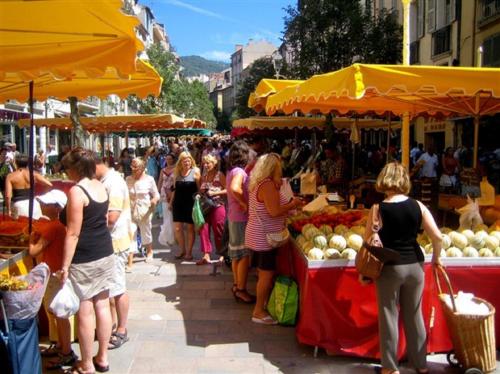 **** Beau T2 de 40 m2, jardin de 70m2, au calme, à 50 mètres de la plage