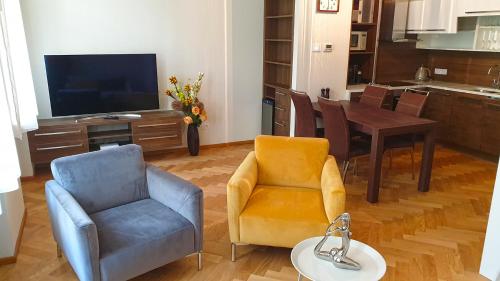 Deluxe Apartment with Balcony Old Town Josefov