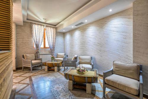 Instalaciones, Villa Sintica in Sandanski