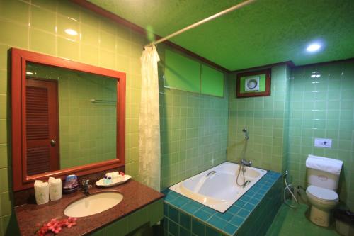 room detail thumbnail 2