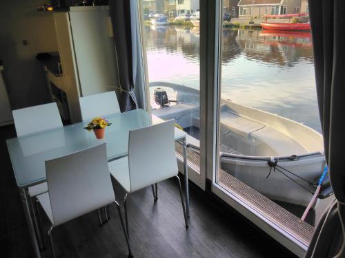 B&Boathouse Amsterdam with bikes and motorboat 2