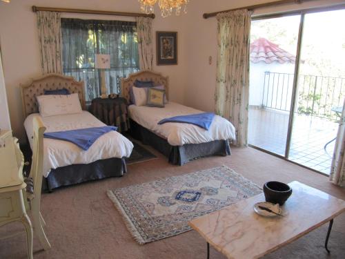 Standard Twin Room image 2