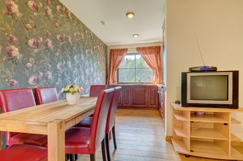 Spacious Villa with Large Hall – khách sạn tại Moletai