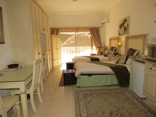 Double or Twin Room with Kitchenette image 2