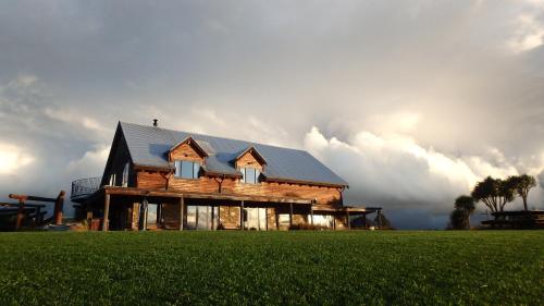 Tree House Lodge Bed & Breakfast Tree House Lodge Bed & Breakfast