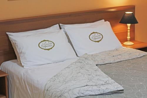 1 double bed, 1 twin bed