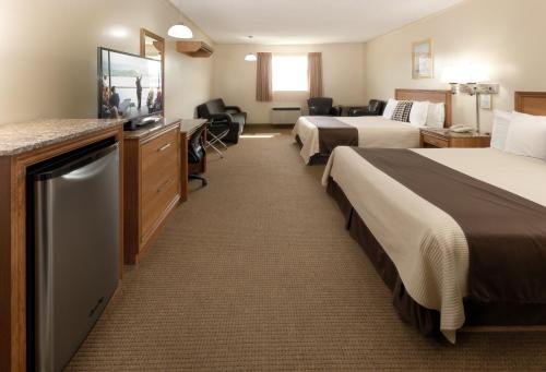 Newmarket Inn Room Type - Deluxe Queen Room with Two Queen Beds