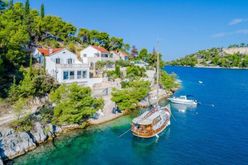 Apartments by the sea Bobovisca na Moru Brac - 16118