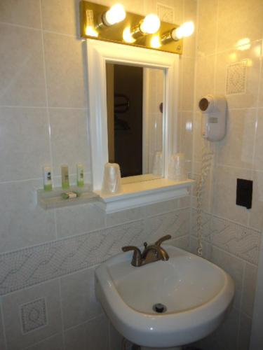 Relax Inn Elmira – Elmira, NY