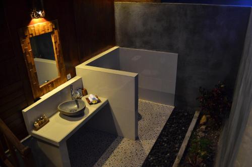 浴室, The Akah Cottage in 倫邦岸島