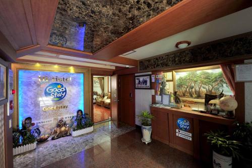 Front desk [24-hour]