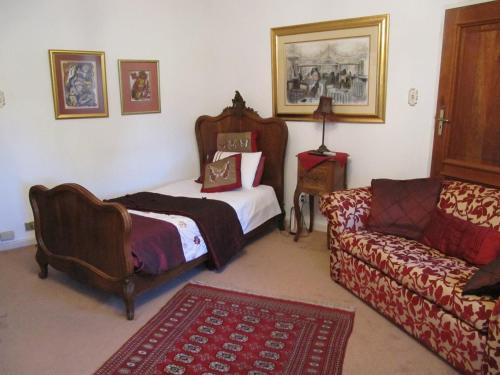 Standard Twin Room image 1