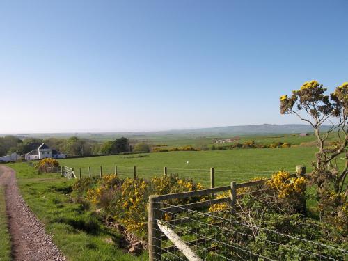 Kilchrist Castle Cottages - main image