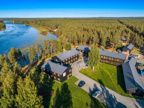 . Arctic River Lodge