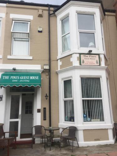 B&B Whitley Bay - The Pines Guest House - Bed and Breakfast Whitley Bay