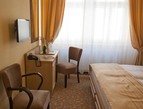 Barokk Hotel Promenád - image 13