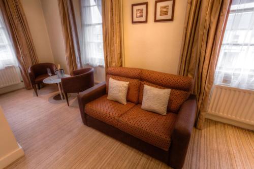 Strangford Arms Hotel - image 12