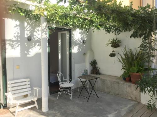  Cozy Apartment with Private Patio, Pension in Lissabon