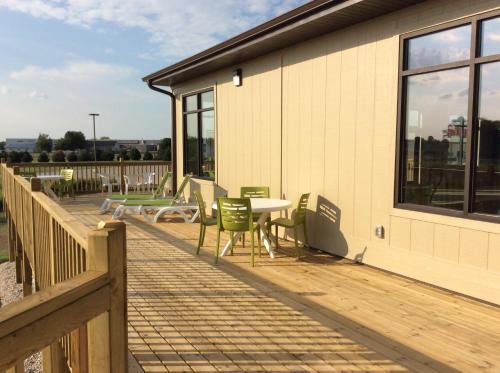 Scenic Shore Inn