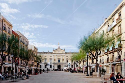 Rooms Tarragona Located in Tarragona City Center, Rooms Tarragona is a perfect starting point from which to explore Tarragona. The property offers guests a range of services and amenities designed to provide comfort