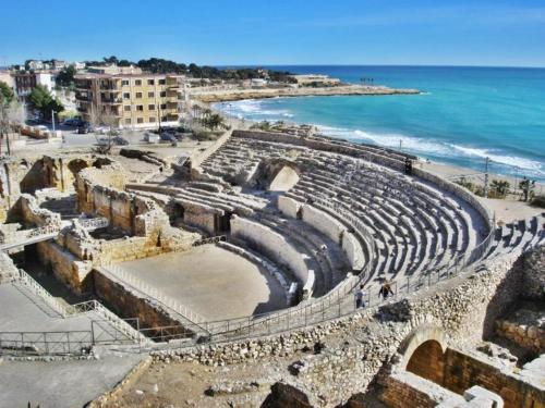Rooms Tarragona Located in Tarragona City Center, Rooms Tarragona is a perfect starting point from which to explore Tarragona. The property offers guests a range of services and amenities designed to provide comfort