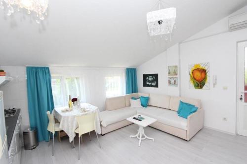  Apartment Rose, Pension in Rovinjsko Selo