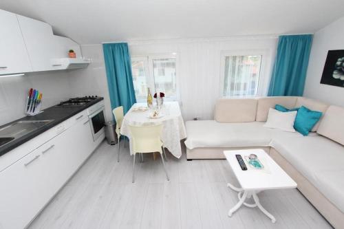  Apartment Rose in Rovinjsko Selo