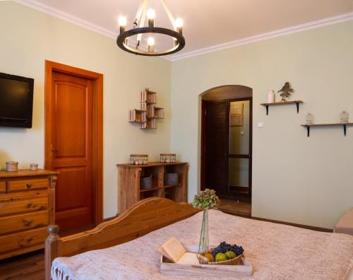 1 double bed, 2 twin beds