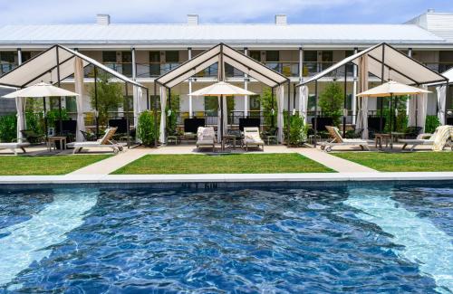 Cavalry Court, by Valencia Hotel Collection in College Station, USA