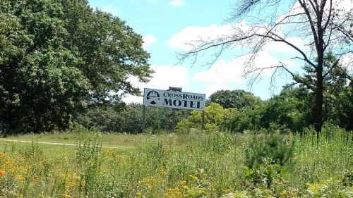 Crossroads Motel & Cabins - image 2