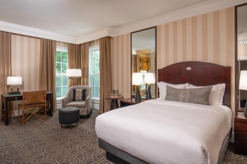 The Equinox Golf Resort & Spa Stop at The Equinox a Luxury Collection Golf Resort and Sp to discover the wonders of Manchester (VT). The hotel offers a wide range of amenities and perks to ensure you have a great time. 24-hour fro