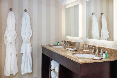 164091844 The Equinox Golf Resort & Spa
