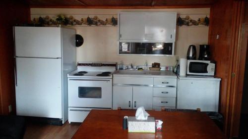 Crater Lake Gateway-Rocky Point Resort Room Type - One-Bedroom Chalet