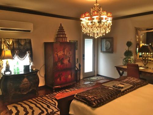 Deluxe King Suite