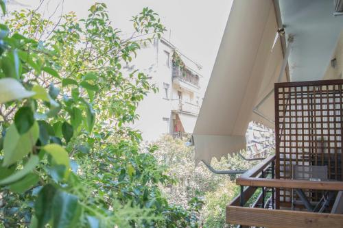 Chic and Minimal apartment close to Thissio Metro