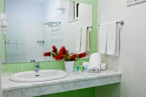 2 bedrooms, 4 beds