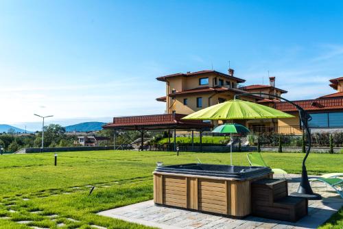 Villa EM in โลเซเนท์