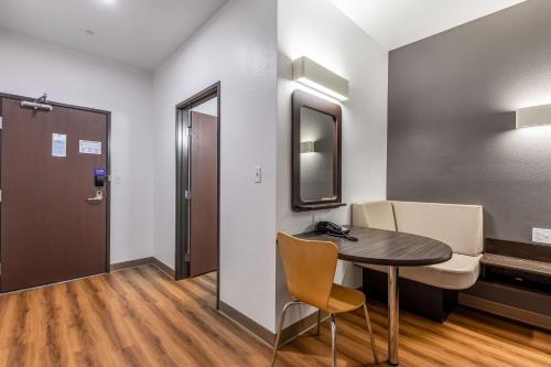 Motel 6-Las Vegas, NV - Motor Speedway, Las Vegas (photo 11)