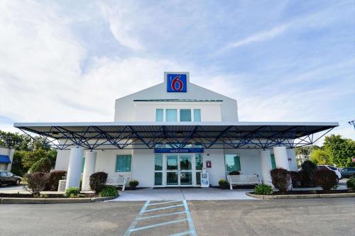 Motel 6-Tewksbury, MA - Boston