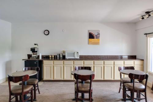 Motel 75 Monroe - 레스토랑