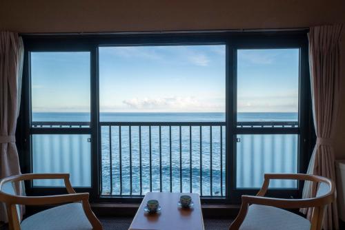 Standard Japanese-Style Room with Shared Bathroom - Sea View