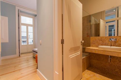Superior Two-Bedroom Apartment (5 Adults) image 10