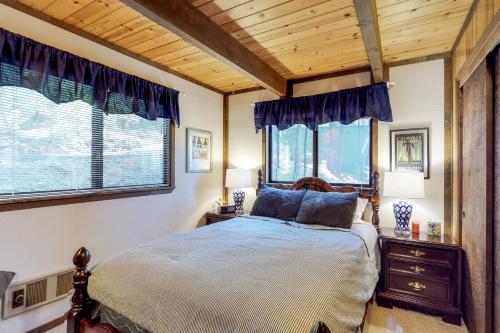 Rustic Retreat - image 8